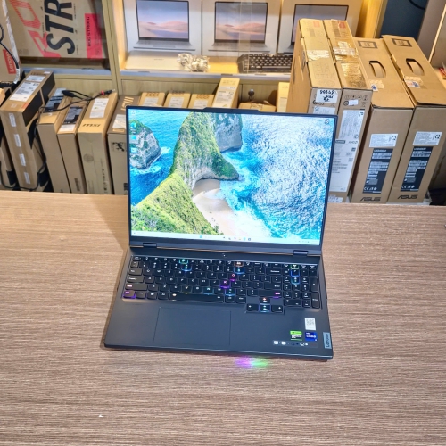 Lenovo Legion Pro 7 16IRX8H | Core i9-13900HX 32GB 2TB RTX 4080 12GB 16'' QHD+ 240Hz
